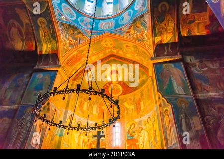 TIFLIS, GEORGIA - 2. NOVEMBER 2018: Im Inneren der Oberen Betlemi-Kirche in Tiflis, Georgia Stockfoto