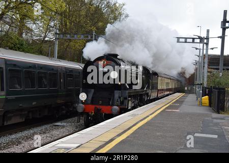 West Country Klasse Nr. 34046 Braunton, der am 15. April 2023 den Great Western Envoy Steam Excursion durch Twyford fährt Stockfoto