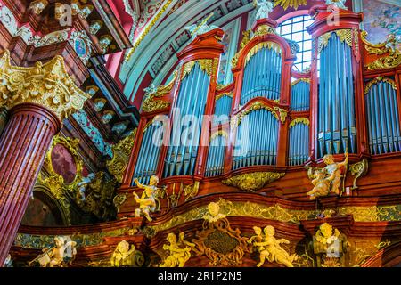 POZNAN, POL - 27.November 2018: Einrichtung von Fara, die Basilika St. Maria in Poznan, Polen Stockfoto