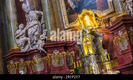 POZNAN, POL - 27.November 2018: Einrichtung von Fara, die Basilika St. Maria in Poznan, Polen Stockfoto