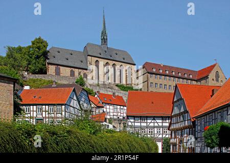 Historische Altstadt, protestantische Altstadt Kirche St. Maria in Vinea, Marianum-Gymnasium, Warburg, Hoexter-Bezirk, Nordrhein-Westfalen Stockfoto