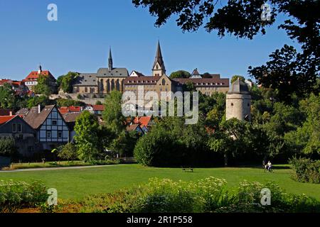 Historische Altstadt, protestantische Altstadt Kirche St. Maria in Vinea, Marianum-Gymnasium, Warburg, Hoexter-Bezirk, Nordrhein-Westfalen Stockfoto