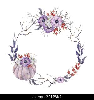 Runder Kranz mit violettem Kürbis und Purpüle-Anemone, Hagebutten, violetten Blättern in der Abenddämmerung und Baumzweigen. Herbstdarstellung in Aquarellfarben. Fallen Stockfoto