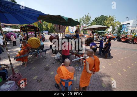 Der große Trommelwettbewerb im Stil von Klong Luang oder Lanna beim Phra That Festival in Lamphun, Thailand. Stockfoto