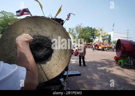 Der große Trommelwettbewerb im Stil von Klong Luang oder Lanna beim Phra That Festival in Lamphun, Thailand. Stockfoto