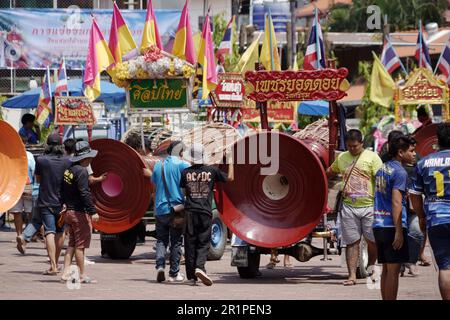 Der große Trommelwettbewerb im Stil von Klong Luang oder Lanna beim Phra That Festival in Lamphun, Thailand. Stockfoto