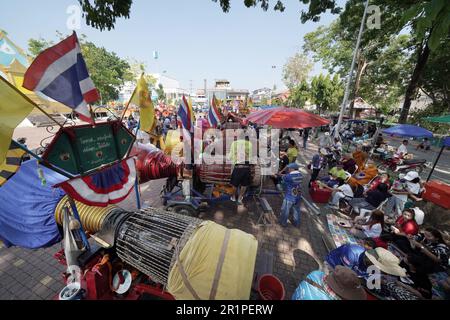 Der große Trommelwettbewerb im Stil von Klong Luang oder Lanna beim Phra That Festival in Lamphun, Thailand. Stockfoto