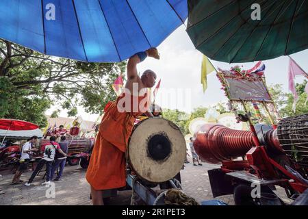 Der große Trommelwettbewerb im Stil von Klong Luang oder Lanna beim Phra That Festival in Lamphun, Thailand. Stockfoto