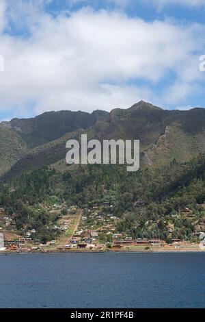 Chile, Juan Fernandez Archipel, Robinson Crusoe Island, Cumberland Bay, Dorf San Juan Bautista. Stockfoto