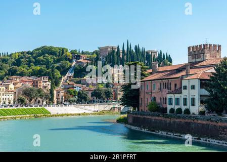 Blick von der Innenstadt von Verona und dem Castel San Pietro, Italien Stockfoto