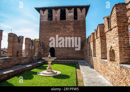 Ikonische mittelalterliche Burg Castelvecchio in Verona, Italien Stockfoto