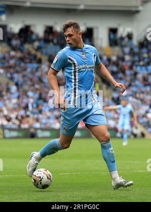 Callum Doyle von Coventry City während des Halbfinalspiels der Sky Bet Championship in der Coventry Building Society Arena in Coventry. Foto: Sonntag, 14. Mai 2023. Stockfoto