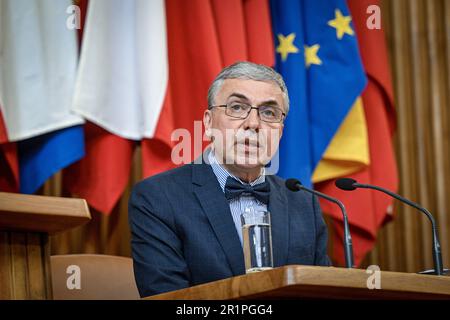 Prag, Tschechische Republik. 15. Mai 2023. Constantin Sigov spricht während seines Vortrags „die Frage der Wahrheit an der Schwelle des neuen Europa“ während der feierlichen 29. Generalversammlung der Gelehrten Gesellschaft der Tschechischen Republik in Karolinum am 15. Mai 2023 in Prag, Tschechische Republik. Constantin Sigov, ukrainischer Philosoph und Forscher an der Akademie Kiew-Mohyla in Kiew, erhielt 2023 die Verdienstmedaille der Gelehrten Gesellschaft der Tschechischen Republik für die Entwicklung der Wissenschaft. Kredit: VIT Simanek/CTK Photo/Alamy Live News Stockfoto