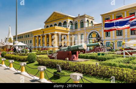 Kanonen vor dem Verteidigungsministerium, Bangkok, Thailand, Asien Stockfoto