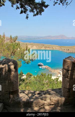 Blick von St. John's Castle Hill, St. John's Castle, Kreuzritter Festung, Hafen, Bucht, Lindos, Rhodos-Insel, Griechenland, Europa Stockfoto