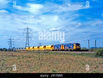 Ein Paar Elektro-Diesellokomotiven der Klasse 73 mit den Nummern 73204 und 73205. Am 16. September 2004 trainieren Ingenieure in den Milton Ranges in der Nähe von Chalk. Stockfoto