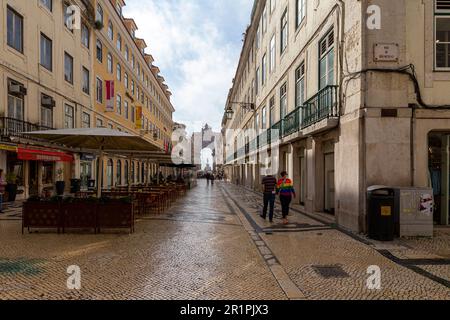 Rua Augusta Arch in Lissabon, Portugal von weit hinten Stockfoto