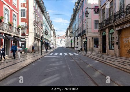 Statue von König Joao I (John I) auf Praca da Figueira (Platz des Feigenbaumes) Weitwinkel, in der Stadt Lissabon, Portugal. Stockfoto