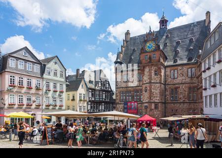 Marburg, Rathaus, Marktplatz, Altstadt, Fachwerkhäuser, Restaurant in Lahntal, Hessen, Deutschland Stockfoto