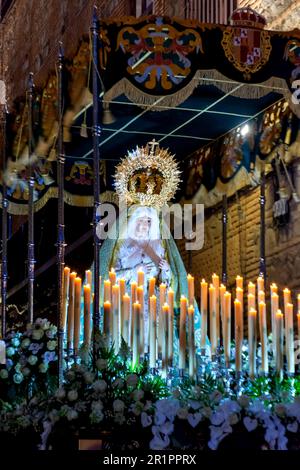 Brüderschaft von Nuestra Señora del Amparo de Toledo, Gebete im Garten, Christus an die Säule gebunden, unser Vater Jesukrat Stockfoto