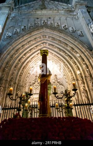 Brüderschaft von Nuestra Señora del Amparo de Toledo, Gebete im Garten, Christus an die Säule gebunden, unser Vater Jesukrat Stockfoto