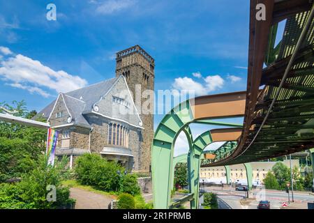 Wuppertal, Hängeeisenbahn, Kirche Hauptkirche Sonnborn im Bergischen Land, Nordrhein-Westfalen, Deutschland Stockfoto