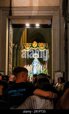 Brüderschaft von Nuestra Señora del Amparo de Toledo, Gebete im Garten, Christus an die Säule gebunden, unser Vater Jesukrat Stockfoto