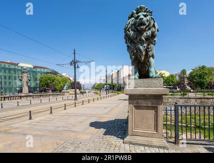 Sofia, Bulgarien. Mai 2023. Panoramablick auf die Löwenbrücke im Stadtzentrum Stockfoto