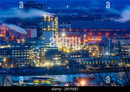 Linz, voestalpine Steelworks, Chemiepark Linz mit der Firma Borealis AG (Front) in Zentralraum, Oberösterreich, Oberösterreich, Österreich Stockfoto