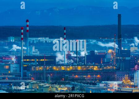 Linz, voestalpine Steelworks, Chemiepark Linz mit der Firma Borealis AG (Front) in Zentralraum, Oberösterreich, Oberösterreich, Österreich Stockfoto