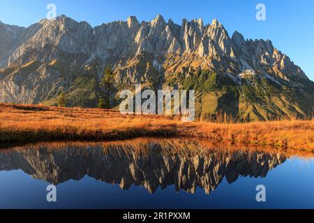 Kleiner Teich mit Hochkönig und Mandlwand hinten, Berchtesgadener Alpen, Salzburg, Österreich Stockfoto