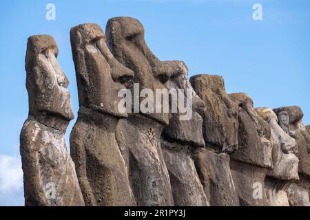 Chile, Osterinsel alias Rapa Nui. Detailansicht des traditionellen Moai im Tongariki. UNESCO-Weltkulturerbe. Stockfoto