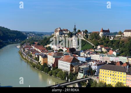 Deutschland, Bayern, Oberbayern, Kreis Altötting, Burghausen, Blick auf die Stadt, Altstadt, St. Jakob-Pfarrkirche, Salzach, Schloss Stockfoto