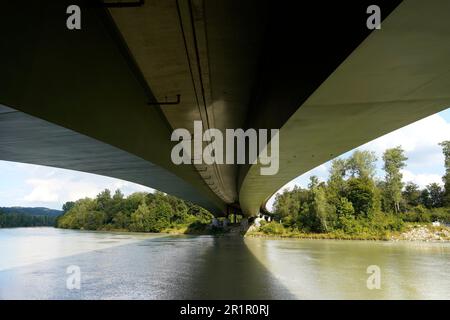 Deutschland, Bayern, Oberbayern, Landkreis Altötting, Neuötting, highway A94, Brücke über den Inn, 470m, von unten gesehen Stockfoto