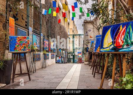 Gasse mit Gemälden im Viertel Le Panier, Marseille, Provence-Alpes-Cote d'Azur, Frankreich, Stockfoto