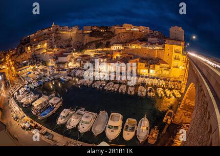 Fischaugenbild von Vallon des Auffes in der Abenddämmerung, Marseille, Provence-Alpes-Cote d'Azur, Frankreich, Stockfoto