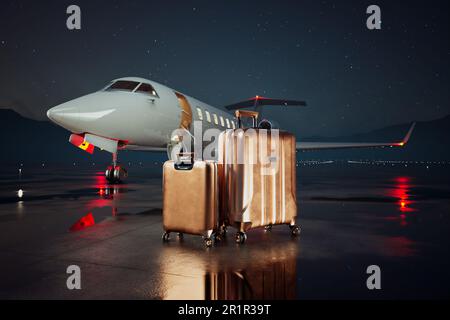 Zwei goldene Koffer stehen auf einer nassen Landebahn vor einem Privatjet während einer Sternennacht. Brandneue, weiße, glänzende Flugzeuge spiegeln sich in Pfützen wider. Stockfoto