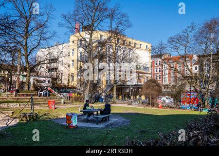 Parken Sie in der Rote Flora im Schanzenviertel von St. Pauli, Hamburg, Norddeutschland, Deutschland, Europa Stockfoto