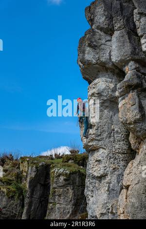 Sportklettern auf dem Neuhauser Zauberstab in Franken. Stockfoto