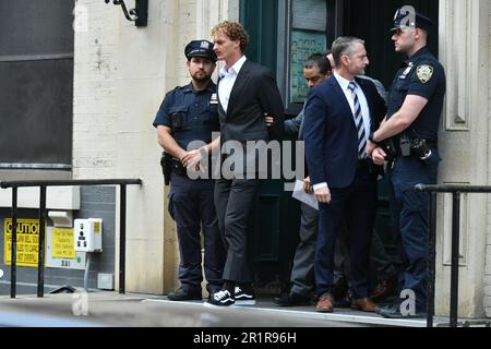 Daniel Penny ergibt sich der Polizei im 5. Revier, um wegen Totschlags angeklagt zu werden, weil Jordan Neely am 12. Mai 2023 in der NYC U-Bahn erstickt wurde Stockfoto