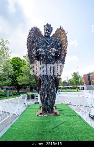 Knife Angel Skulptur von Alfie Bradley in Crewe Cheshire UK Stockfoto