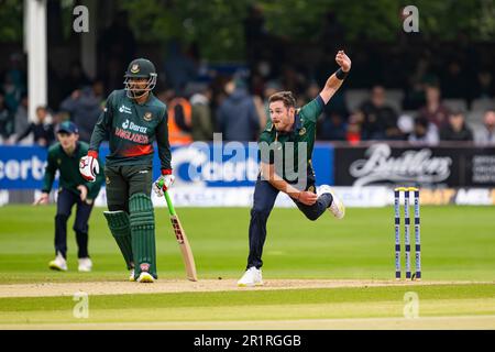 CHELMSFORD, VEREINIGTES KÖNIGREICH. 14. Mai 2023. Mark Adair of Ireland in Aktion bei der ICC Men's Cricket World Cup Super League - 3. ODI Ireland gegen Bangladesh auf dem Cloud County Cricket Ground am Sonntag, den 14. Mai 2023 in CHELMSFORD ENGLAND. Kredit: Taka Wu/Alamy Live News Stockfoto