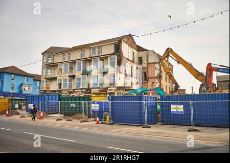 Der Abriss des beliebten St Chad's Hotel an der Blackpool Promenade, erbaut 1893 und im Mai 2023 abgerissen Stockfoto
