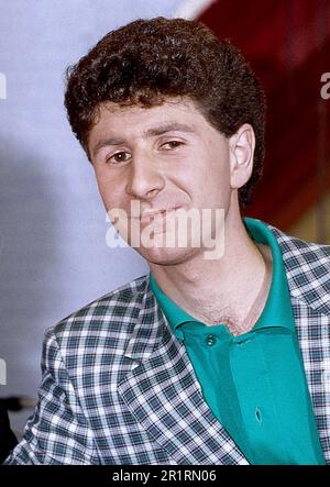 Rom, Italien. 16. November 2022. Fabio Fazio mit Simonetta Zauli in der Fernsehsendung Rai, Jeans in 1986 Credit: dpa/Alamy Live News Stockfoto