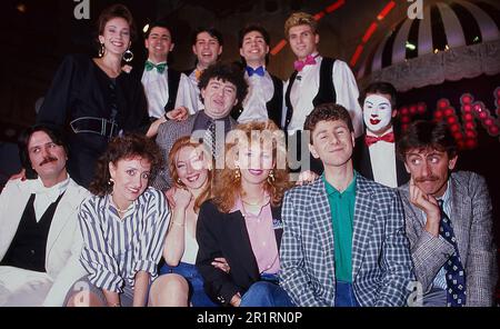 Rom, Italien. 16. November 2022. Fabio Fazio mit Simonetta Zauli in der Fernsehsendung Rai, Jeans in 1986 Credit: dpa/Alamy Live News Stockfoto