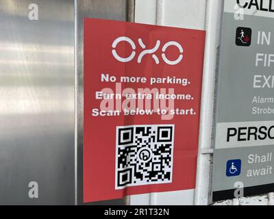 Vereinigte Staaten. 12. Mai 2022. Flyer mit QR-Code für das Startup-Unternehmen OXO, San Francisco, Kalifornien, 12. Mai 2022. (Foto: Smith Collection/Gado/Sipa USA) Guthaben: SIPA USA/Alamy Live News Stockfoto