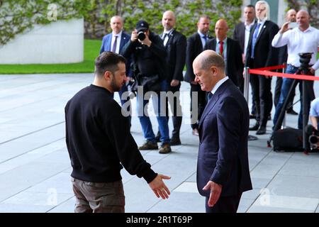 Berlin, Deutschland, 14,5.23, Volodymyr Zelenskyj, ukrainischer Präsident, kommt mit Kanzler Olaf Scholz in das Bundeskanzleramt Stockfoto