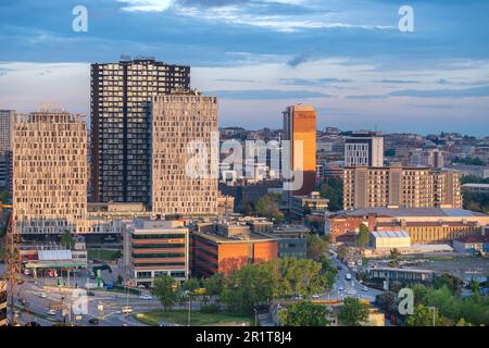 Zincirlikuyu und Gayrettepe District in istanbul. Wolkenkratzer, Einkaufszentrum und Wohnhäuser in Zincirlikuyu, einem der bevölkerungsreichsten Finanzviertel von mir Stockfoto