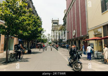 Mexiko-Stadt, Mexiko - 2023. Mai Menschenmassen im Stadtzentrum. Hochwertiges Foto Stockfoto