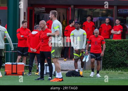 Carnago, Italien. 15. Mai 2023. Rafael Leao von AC Milan schaut während des AC Mailand Trainings im Milanello Sports Center vor dem Halbfinale der UEFA Champions League in der zweiten Etappe gegen den FC Internazionale im San Siro Stadium, Mailand, Italien, am 15. Mai 2023. Gutschrift: Live Media Publishing Group/Alamy Live News Stockfoto